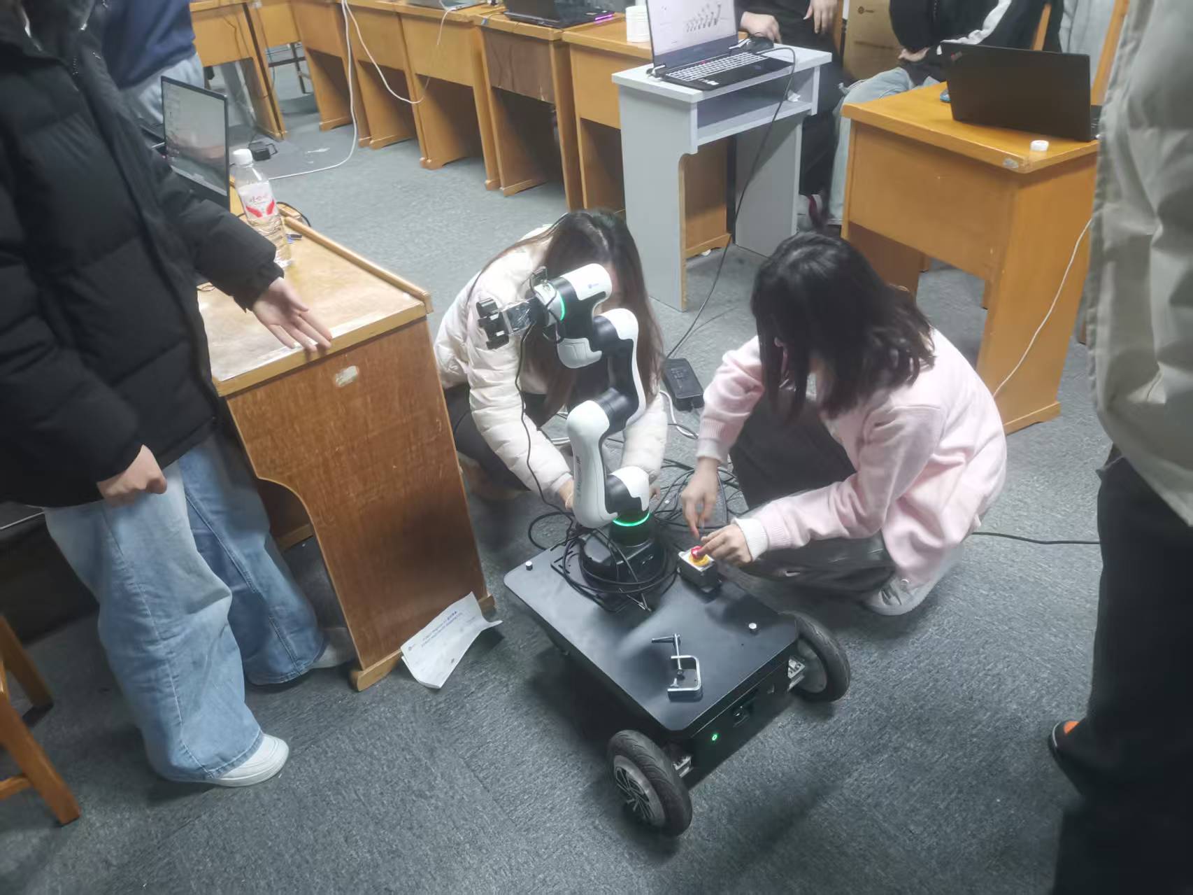 机器人实验室建设联合开发